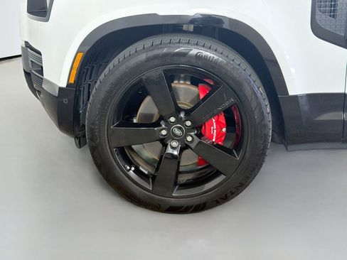 Certified 2024 Land Rover Defender 110 X-Dynamic SE AWD/4WD image 36