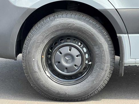 Used 2024 Mercedes-Benz Sprinter 2500 image 24