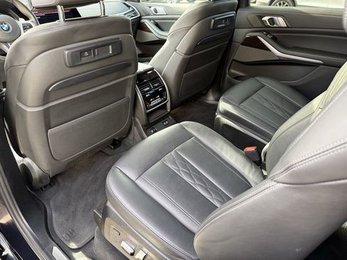 Used 2021 BMW X7 M50i w/ Cold Weather Package image 34