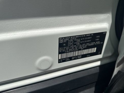 Used 2025 Toyota RAV4 XLE FWD image 30