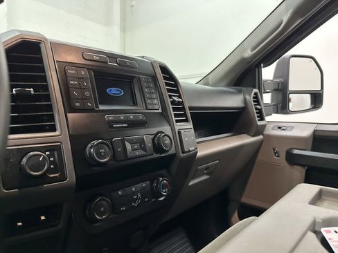 Used 2022 Ford F250 XL w/ Power Equipment Group image 23