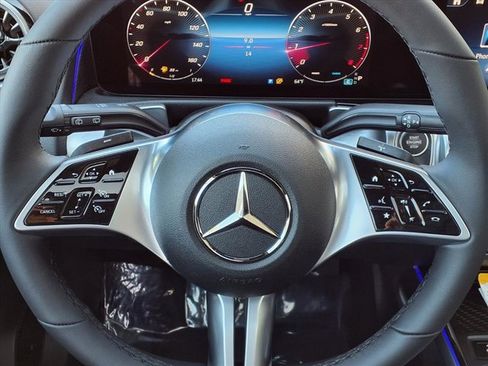 New 2026 Mercedes-Benz GLB 250 image 8