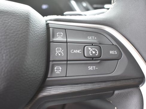Used 2024 Jeep Grand Cherokee Altitude RWD image 20