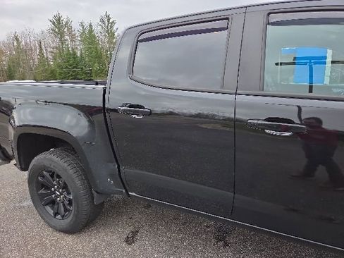Used 2021 Chevrolet Colorado Z71 w/ Z71 Midnight Edition AWD/4WD image 33