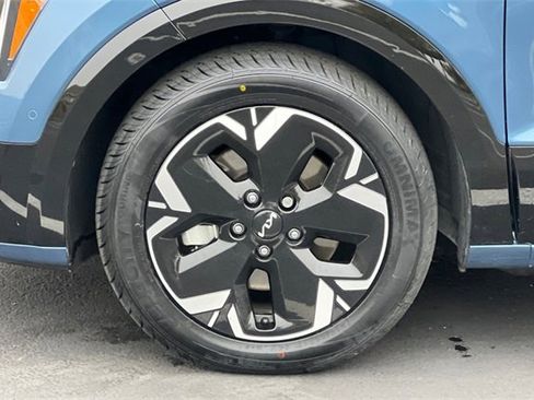 Certified 2023 Kia Niro Wave image 34