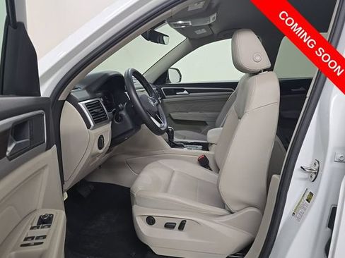 Used 2023 Volkswagen Atlas SE w/ Black Wheel Package FWD image 6