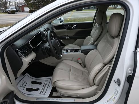 Used 2017 Lincoln Continental Reserve w/ Technology Package image 26