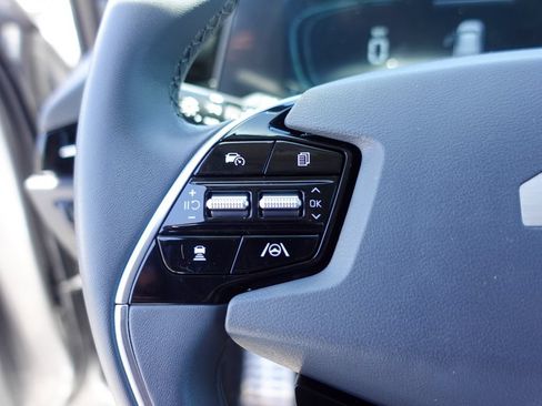 Used 2024 Kia Niro EX Touring FWD image 13