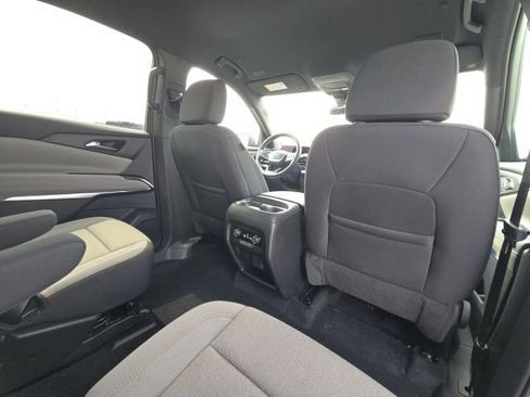 Used 2024 Chevrolet Traverse LT FWD image 16