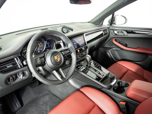 New 2026 Porsche Macan Turbo AWD/4WD image 4
