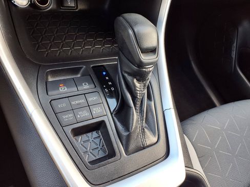 Used 2020 Toyota RAV4 XLE AWD/4WD image 12