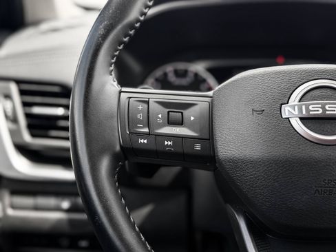Used 2025 Nissan Rogue SV FWD image 16
