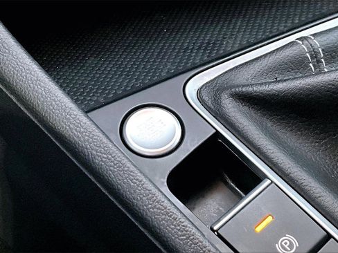 Used 2024 Volkswagen Jetta SE image 25