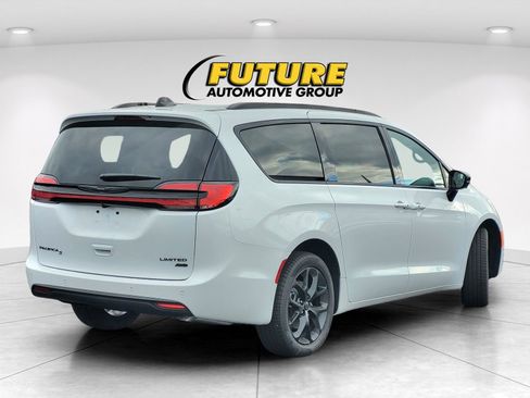 New 2026 Chrysler Pacifica Limited w/ Uconnect Theater Family Group image 6