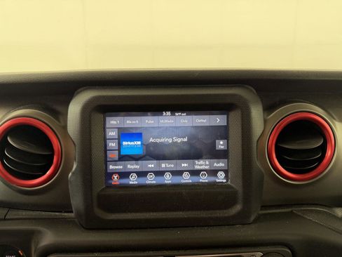 Used 2018 Jeep Wrangler Unlimited Sport S AWD/4WD image 5