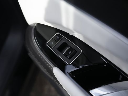 Used 2024 Cadillac Lyriq Luxury image 33