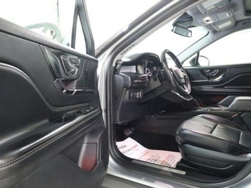 Used 2022 Lincoln Corsair AWD w/ Premium Package image 9