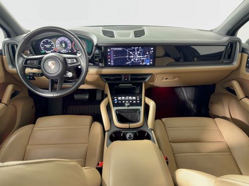 Certified 2024 Porsche Cayenne AWD/4WD image 17