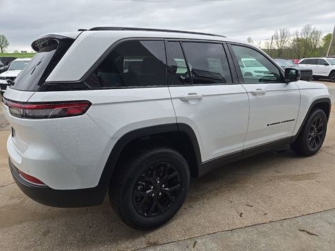 New 2026 Jeep Grand Cherokee Altitude AWD/4WD image 12