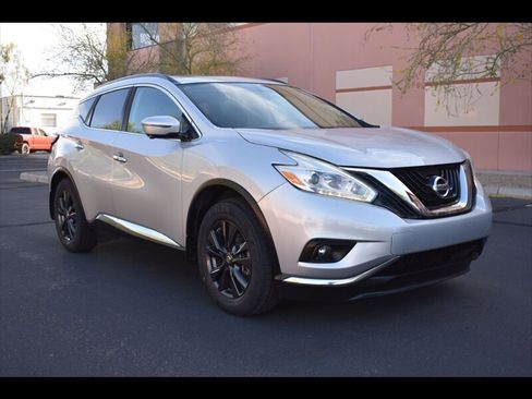 Used 2017 Nissan Murano SV w/ Premium Plus Package image 2
