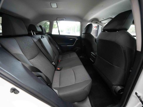Used 2025 Toyota RAV4 XLE AWD/4WD image 25