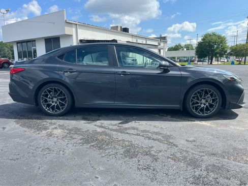 Used 2025 Toyota Camry XSE FWD image 4