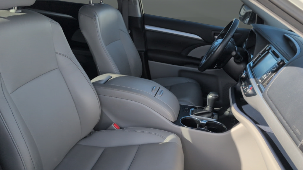 Used 2019 Toyota Highlander XLE AWD/4WD image 31
