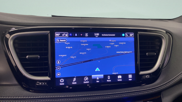 Used 2025 Chrysler Pacifica Select w/ Uconnect Theater Family Group AWD/4WD image 21