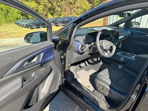 New 2026 Chevrolet Equinox EV LT image 13
