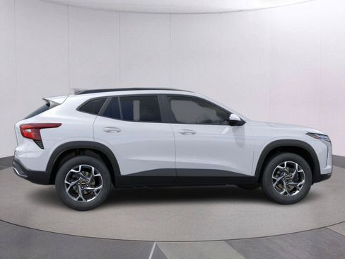 New 2026 Chevrolet Trax LT w/ Driver Confidence Package FWD image 5