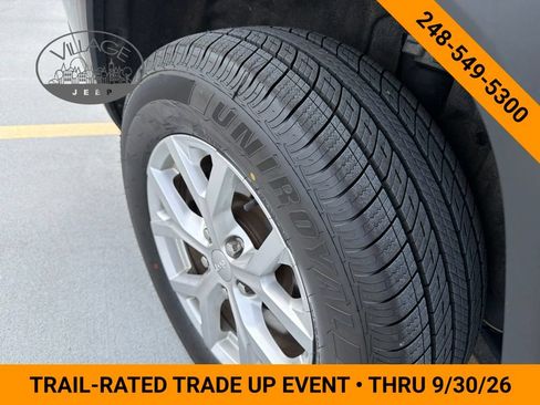 Used 2023 Jeep Grand Cherokee L Limited AWD/4WD image 5