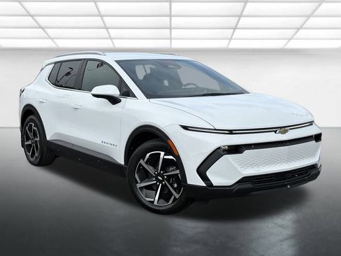 New 2026 Chevrolet Equinox EV LT image 14