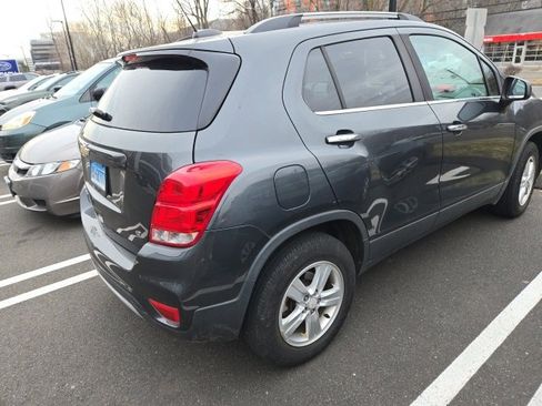 Used 2018 Chevrolet Trax LT w/ Sun & Sound Package image 4
