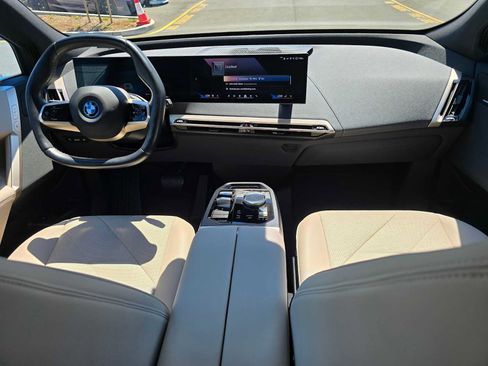 Used 2024 BMW iX xDrive50 w/ Premium Package AWD/4WD image 18