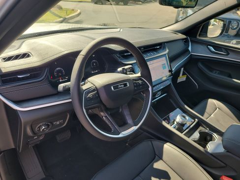 New 2026 Jeep Grand Cherokee L Limited AWD/4WD image 16
