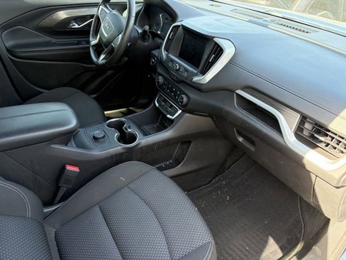 Used 2024 GMC Terrain SLE w/ Elevation Edition FWD image 7