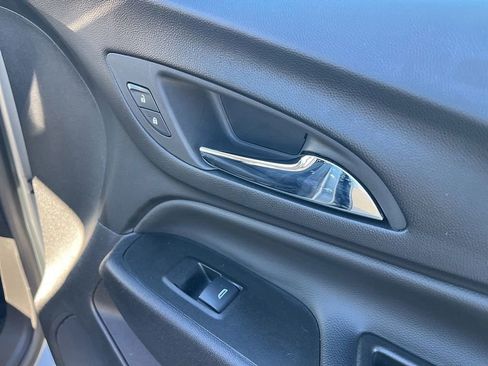 Used 2023 Chevrolet Equinox LT image 58