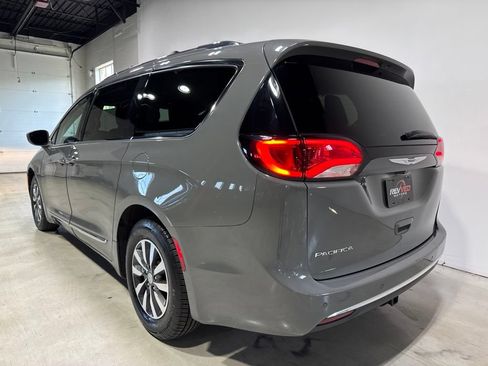 Used 2020 Chrysler Pacifica Touring-L Plus FWD image 5