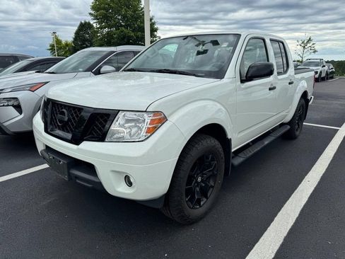 Used 2019 Nissan Frontier SV w/ Value Truck Package AWD/4WD image 3