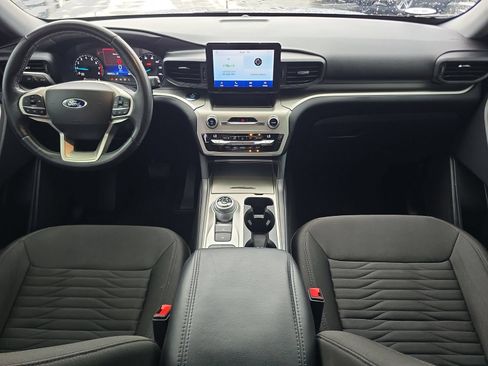 Used 2021 Ford Explorer XLT RWD image 9
