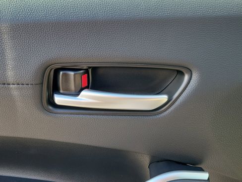 Used 2023 Toyota Corolla Cross XLE image 27