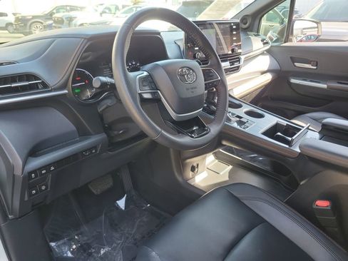 Used 2021 Toyota Sienna XSE w/ XSE Plus Package image 17