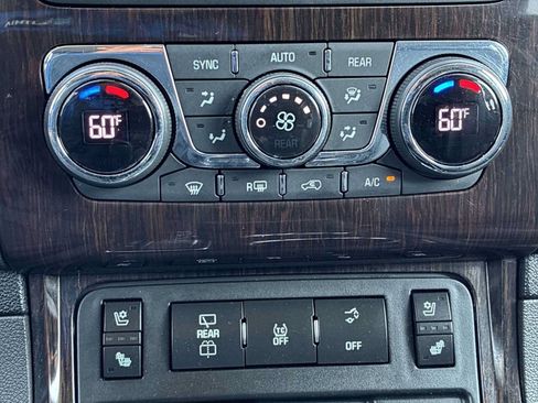 Used 2016 Chevrolet Traverse LTZ FWD image 17