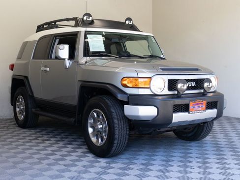 Used 2011 Toyota FJ Cruiser 4WD w/ Convenience Pkg image 6