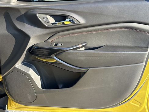 Used 2025 Chevrolet Trax RS w/ Sunroof Package image 18