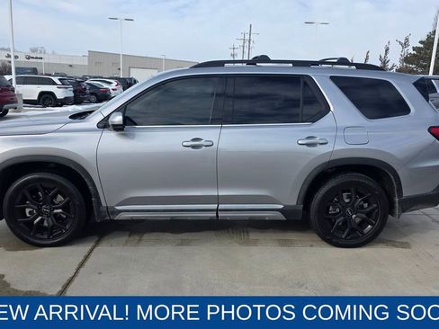 Used 2025 Honda Pilot Elite image 2