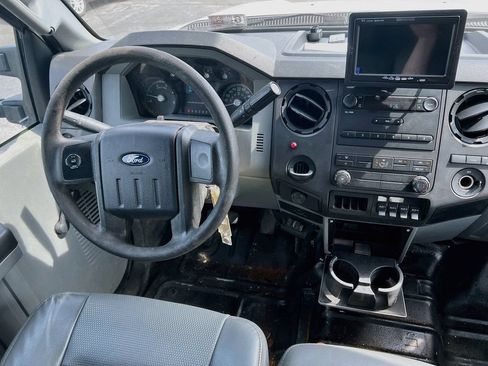 Used 2016 Ford F550 2WD Regular Cab Super Duty image 17