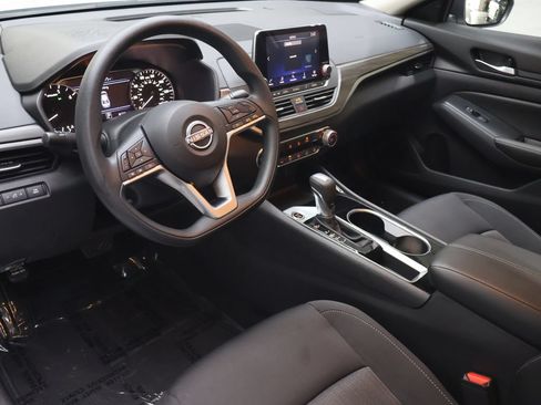 Used 2024 Nissan Altima 2.5 SV FWD image 17