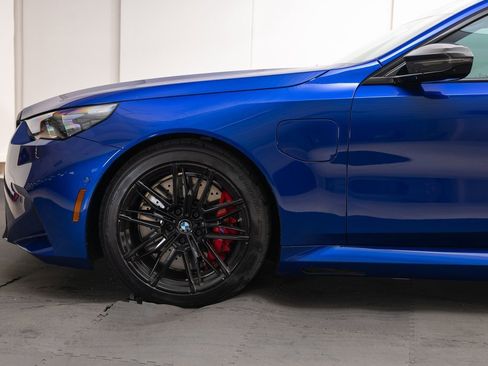 Used 2025 BMW M5 w/ Carbon Package image 42