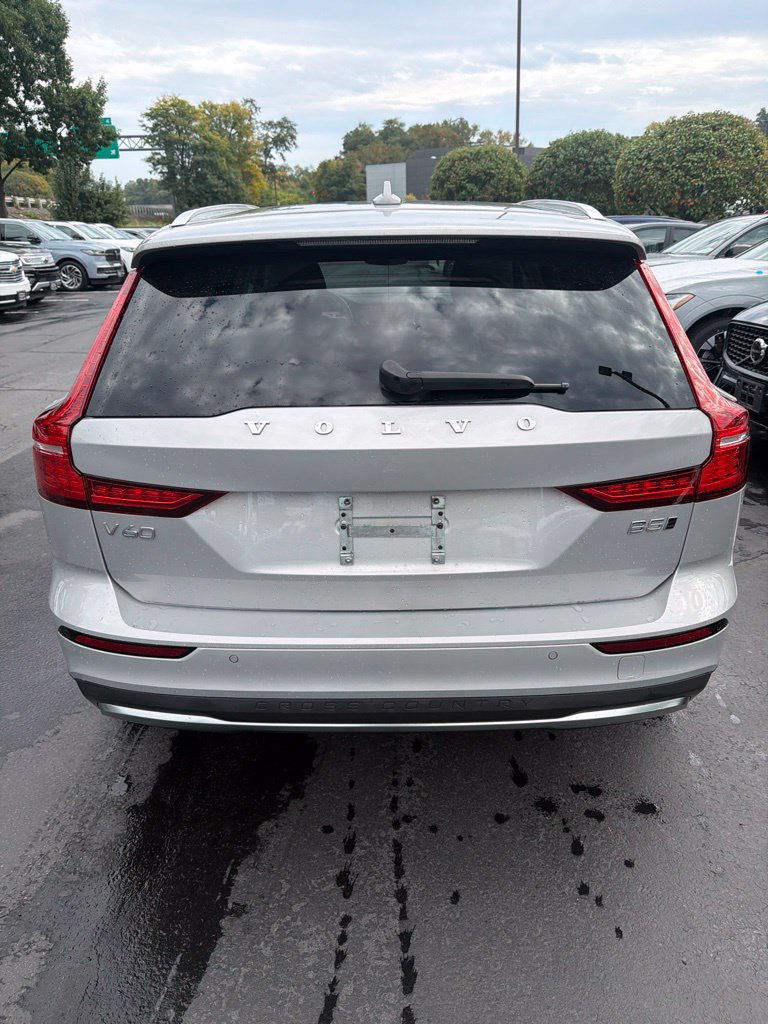 Certified 2025 Volvo V60 B5 Cross Country Plus AWD/4WD image 7